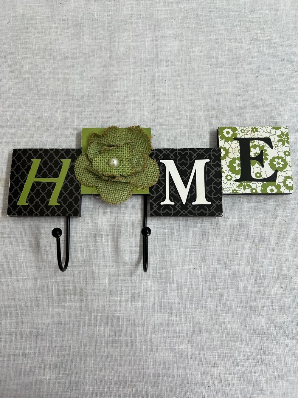 🌞 Home Wall Decor 'HOME' Hook Coat Rack with Green Burlap Flower for “o”